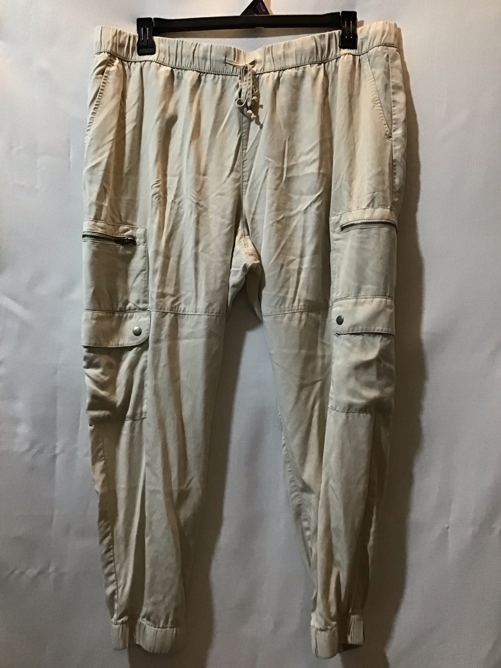 532 Banana Republic Women's Cargo Jogger Pants - Light Cream